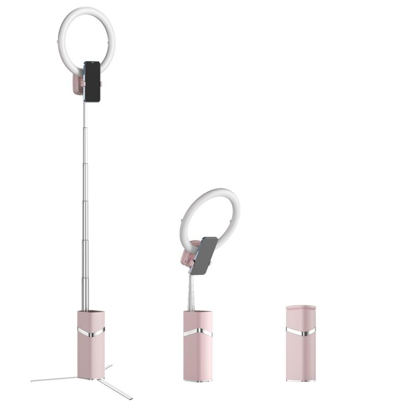 折り畳み一体式 リングライト LED美肌ライト 三脚タイプ スマホ スタンド 外径10インチ 3色モード/9段輝度調節 Bluetooth リモコン ライブ 自撮り写真 照明 撮影 ライブ配信 デジカメ/Youtube/化粧/ポータブルなのにパワフル --- 高さ約190cmのスタンドと幅27cmのフィルライトを、長さ27cm、幅7cmのボックスに縮小します。その秘密は、本体ライトやスタンド部分が一体式となった折りたたみタイプの設計です。面倒な組み立てがいらない、大掛かりな設備は一切必要ありません、初めてリングライトを使う方にも安心してお使いいただけます。手早く設置したり片付けたり、気軽に外に持ち運びたいなどの用途では活躍できる。広範囲を照らし、光源の向きを調整できる --- リングサイズ10インチは顔だけでなく全身を隅々までしっかりきれいに撮影できるでしょう。照明ライトは上下、また左右の方向も可動ですので光補充ライトとして最優です。3つの照明モード（暖かい光、冷たい白色光、自然光）があり、4500Kから5500Kまでの9段階の調光は可能、まぶしくなく、CRI95+高演色性で、光の色は真実で自然に再現でき。また、美肌に移る秘密はLEDの数コンパクトな本体に136個も搭載されているので、ワンランク上のきれいな肌映りが体験できます軽量だがしっかりしている --- 安定感のヒミツは最大開脚範囲安定感がなかった従来品を大幅改良し、脚の広がる範囲を広くしたことでより安定するようになりました。スタンドは、軽いアルミ合金で作られます、丈夫で強度に優れていてサビにも強くて長時間が経っても安心感が抜群で、リングライトを安定させてしっかりサポートできます。同時に、ベースの高さを自由に調整できます。 高さに応じて机の上や地面に置くことができます。離れたところから操作できるトシャッター---- 高感度のBluetoothリモートシャッターを備えており、最大接続距離は10メートルに達することができます 、ほとんどのアップル/Androidスマートフォンと幅広く対応しております、 遅滞なく快適な接続ができます。 シャッターを直接操作できるので、屋外旅行で写真を撮る心配もありません。好きなことを、好きな場所でどうぞ --- 4000mAhのバッテリーを内蔵したリングライトです。USB接続で充電可能、バッテリー不要で輝度によって約3H-8H利用可能です。また、TYPE C充電ポート付き、5V 2A入力で充電時間は約3時間、撮影時の電力不足の心配はありません。充電しながら使用することもできます。屋外や屋内の照明、広告写真、YouTubeの撮影等幅広いの場面でも楽に適用します。様々な照明ニーズにも満足できます。