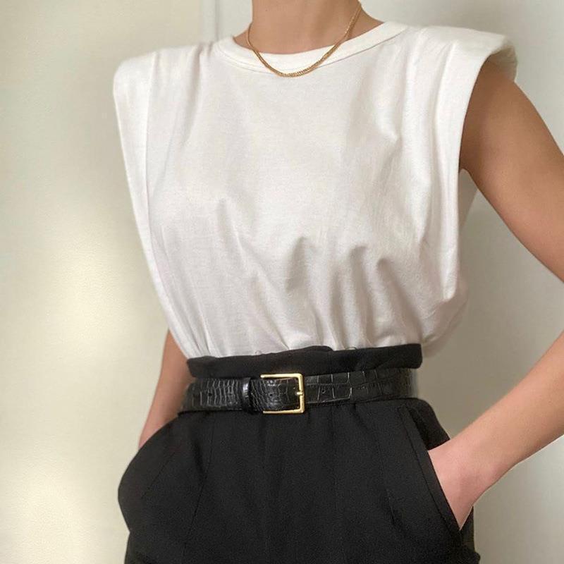 トップス レディース ノースリーブ 肩パッド付き タンクトップ Tシャツ ゆったり シルエット ストリート系 インナー 春夏 トレンド カジュアル おしゃれ シンプル 無地 着回し きれいめ 大人可愛い スタイルアップ 伸縮性・カテゴリ: Tシャツ・スタイル: 欧米風、ストリート系・素材: 綿、ポリエステル・ネックライン: クルーネック・袖丈: ノースリーブ・柄: 無地・カラー展開: ブラック、グリーン、パープル、イエロー、カーキ、ホワイト、花柄グレー、ブルー・サイズ展開: S、M、L・フィット感: スリムフィット・着丈: 超短丈(40cm以下)・加工: 切り替え・重量: 約0.17kg