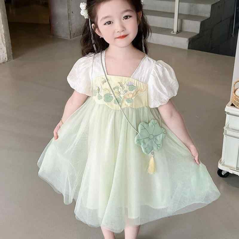 ワンピース キッズ 女の子 チャイナドレス 漢服 風 プリンセス 薄手 中国風 かわいい おしゃれ 春夏・スタイル: プリンセス風・素材: シフォン、ポリエステル・カテゴリー: 襯裙・安全基準: C類・主素材成分: ビニロン100%・対象年齢: 中大童(8歳以上、140cm以上)・袖丈: 半袖・スカートシルエット: 切り替えデザイン・裏地成分: 100%・デザイン要素: カラーブロック・カラー展開: プリンセスドレス(バッグなし)・サイズ展開: 90,100,110,120,130,140・製品カテゴリー: 子供用スカート