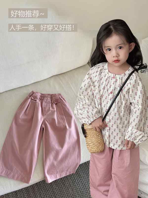 パンツ 女の子 キッズ ズボン 綿 ワイドパンツ ロング丈 カジュアル 子供服 ピンク 春秋・スタイル: カジュアル・素材: 綿100%・安全基準: B類・パンツ丈: 長ズボン・対象性別: 女児・対象年齢: 3~8歳・パンツ種類: カジュアルパンツ・面料加工: 柔軟処理・柄: 無地・股上: 中腰・カラー展開: ピンク・サイズ展開: 90cm,100cm,110cm,120cm,130cm,140cm・製品カテゴリ: 子供用ズボン