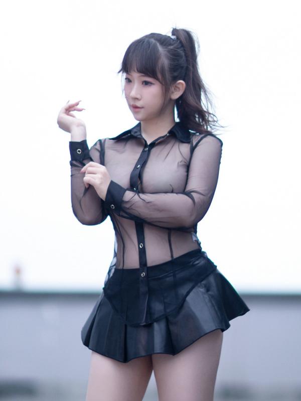 シャツ レディース 春夏 薄手 シースルー 透け感 メッシュ 長袖 ブラウス スリムフィット セクシー 大人かわいい タイト フィット感 美シルエット 無地 シンプル 重ね着 トップス・カテゴリ: シャツ・素材: ポリエステル・スタイル: 通勤風・袖丈: 長袖・デザイン: 立体裁断・シルエット: 修身型・着丈: 50cm-65cm・襟: 襯衫襟・袖型: 長袖・流行の要素: 透け感・カラー展開: ホワイト, ブラック・サイズ展開: S, M, L, XL・伸縮性: 微弾