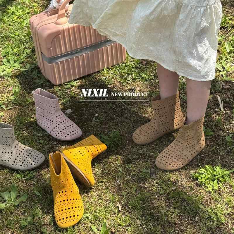 ・カラー展開: イエローパンチング、キャメルパンチング、カーキ、キャメル、ブラウン・サイズ展開: 23、24、25、26、27、28、29、30、31、32、33、34、35・性別: 女児・甲材: その他・対象年齢: 1-3歳、7-12歳、4-6歳、13-16歳・柄: 無地・底材: PVC・着用方法: バックファスナー・スタイル: ブリティッシュ風・カテゴリ: グラディエーターサンダル