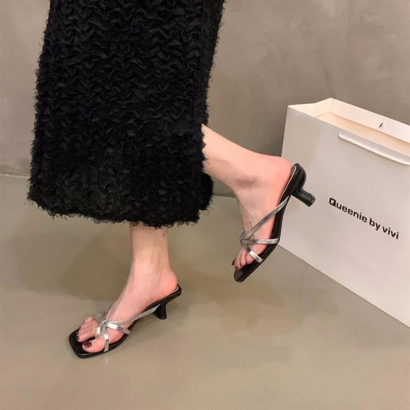 ・カラー展開: ブラック、シルバー、アプリコット・サイズ展開: 35、36、37、38、39・アッパー素材: 牛革（第一層目）・カテゴリ: サンダル・スタイル: カジュアル・ソール素材: ゴム