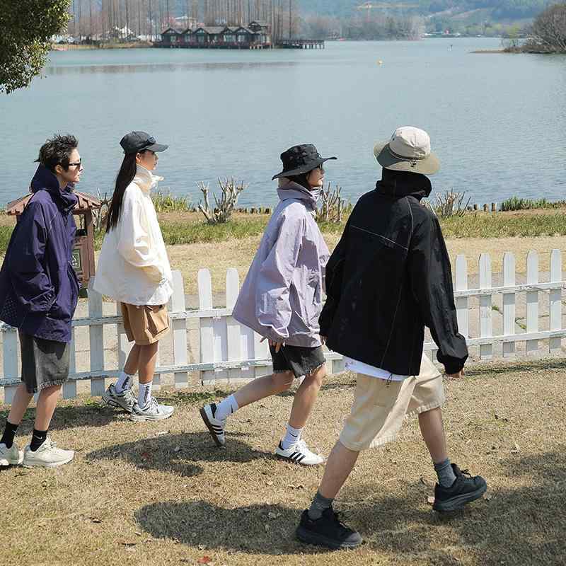・性別: 男女兼用・対象年齢: 成人・機能: 撥水、防風・素材: ナイロン・柄: 無地・フードの有無: フードあり（取り外し可能）・紫外線防止指数: UPF50+・カラー展開: 珊瑚粉（メンズ）、浅麦米（メンズ）、云霧灰（メンズ）、青野緑（メンズ）、漫霧黒（メンズ）、云灰紫（メンズ）、月蘭色（メンズ）、珊瑚粉（レディース）、浅麦米（レディース）、云霧灰（レディース）、青野緑（レディース）、漫霧黒（レディース）、云灰紫（レディース）、月蘭色（レディース）・サイズ展開: XS、S、M、L、XL、2XL、3XL・着丈: レギュラー・カテゴリ: ウインドブレーカー、アウトドアジャケット