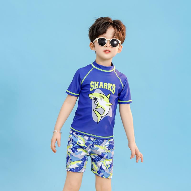 キッズ 水着 男の子 セパレート スイムウェア スイムパンツ スイムキャップ 3点セット 練習用 速乾 ポリエステル 撥水 伸縮性 動きやすい スクール 水遊び 海 プール ビーチ 旅行 運動会 ブルー サメ かわいい キャラクター