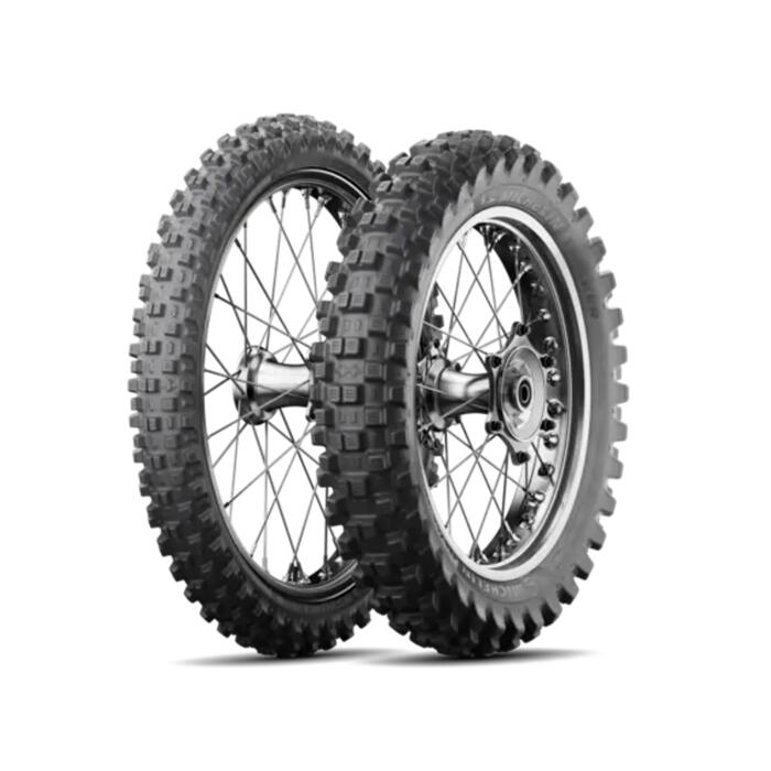 モトクロスやオフロード走行を楽しみたいライダー向けのタイヤです。ダート路面でのグリップと扱いやすさを重視しています。参考車種一覧ホンダCRF450LヤマハWR250RスズキDR-Z400S／DR250R／DR250S／DR250S/SH/SHE／RMX250S／ジェベル250カワサキKDX250SR／KDX200SR