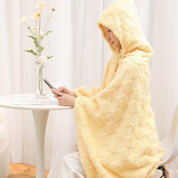 子ども 防寒 おしゃれ 肩掛け 膝掛け 昼寝掛け 掛け毛布 着られる×包まれる！万能ぽかぽかブランケットブランケット フード付き かわいい もこもこ 着る毛布 着られる×包まれる！万能ぽかぽかブランケットブランケット キッズ 暖かい 大人 高齢者 シニア 車内 オフィス nu-be-10001020 nu_BE サンプル画像2
