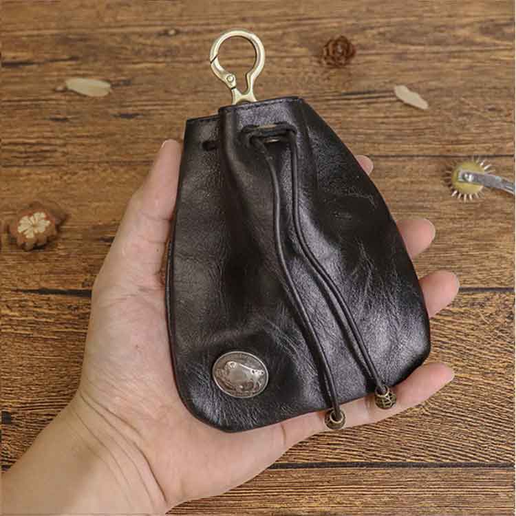ポーチ 巾着袋 メンズ レディース 小物入れ ミニウォレット コンパクト コインポーチ フック付き ミニ財布 コインケース 巾着式 カード入れ ミニポーチ レザー 男性 就職 誕生日 プレゼント ギフト 小銭入れ レッド イエロー ブラック コーヒー ブラウン 3