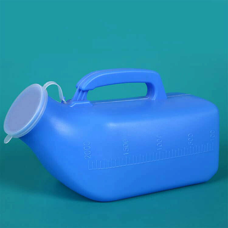 nu_BEの尿瓶 採尿容器 しびん 男性用 2000ml 尿瓶 漏れ防止 集尿器 目盛り付き 在宅介護 女性用 受尿器 蓋付き 高齢者 尿器 介護用品 渋滞 病院 排尿器 寝たきり 携帯トイレ 防災 災害対策 車 1200ml 夜間頻尿 緊急用 軽量 男女兼用｜アングル3