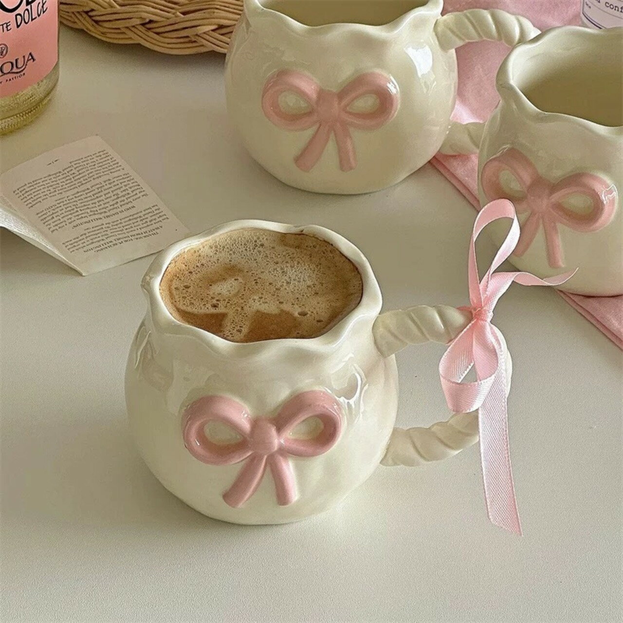 【オープン記念▷特別価格】陶器のリボンマグ　マグカップ　レタリンググラス　紙コップ風　homecafe おうちカフェ　マグカップ　グラス　プレート　韓国インテリア　韓国雑貨　電子レンジ対応　食洗機対応　プレゼント　ギフト　口径8.3cm 高さ8.4cm 容量340mlのサムネイル