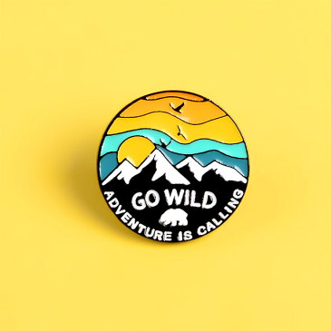 ピンズ ピン バッジ ブローチ (go-wild　キャンプ 自然 クマ　太陽 山 登山) 送料無料