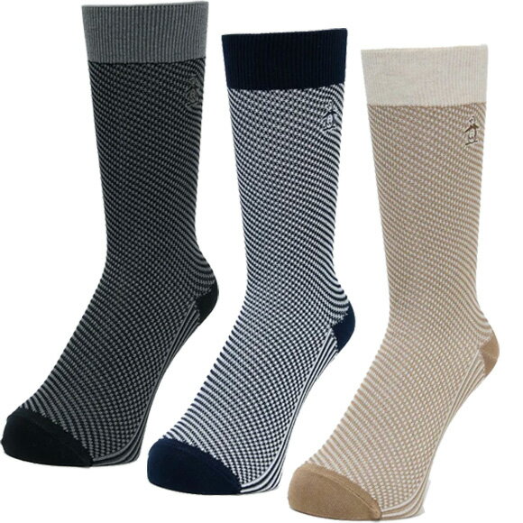 　Munsingwear　 About MUNSINGWEAR マンシングウェアは、1886年にニットウェアメーカーとして誕生した伝統あるブランドです。 1955年に初めてニットのゴルフシャツを発表して以来今日もなおゴルフシーンにおいてその歩みを続けています。 ---上質な光沢と確かな機能性。足元からスタイルを格上げする日本製ソックス--- 【特徴】 ・日本の特殊な機械で丁寧に編み立てた、ツイル柄を表現したジャカード編みのソックスです。 ・上質なスーピマコットンを使用しているため、上品な光沢感が特徴的です。 ・普段のライフスタイルにも取り入れやすい、ベーシックなクルー丈のソックスです。 ・リトルピートの刺しゅうがデザインのさりげないアクセントになっています。 【素材】 ・シルケット加工を施し、光沢感を高めたスーピマコットンを採用しています。 ・肌触りが良く、快適な履き心地を実現しています。 【機能】 ・かかと部分は、ズレや引き込みを防ぐためのYヒール構造を採用しています。 ・足の土踏まず部分をサポートする機能が付いており、フィット感を高めています。 ・品質にこだわった日本製です。 ■サイズ： 25-27cm ■素材： 綿、ナイロン、ポリウレタン、ポリエステル ■機能： Yヒール / 土踏まずサポート / 日本製