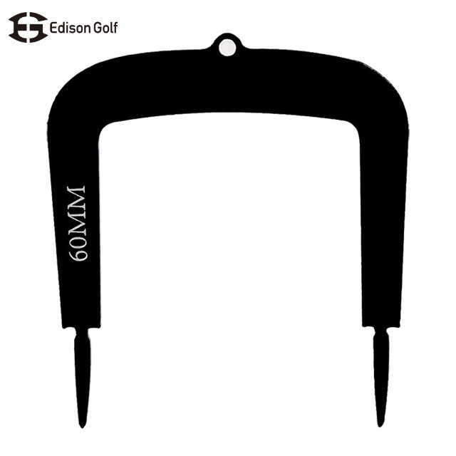 　Edison Golf 　PUTTER LINE GATE &nbsp; パターラインゲートはパター練習において様々な利用が可能です。 自身の狙ったライン上に置き（1～2個）練習することで、スピード調整やライン感覚を養うことが可能です。 ラインにうまく乗せることがスコア上達に大きく役立ちます また、スタート前の大切な練習グリーンでは時間帯によって非常に混雑し、思うように練習ができない場合があります。そんな時、パターラインゲートを使用すれば自分だけのターゲットで周りを気にせずパター練習に集中が可能です。 商品の特徴 ・芝に差すだけで簡単にライン確認 ・混雑する練習グリーンで簡単練習 ・商品入数：1個 ・素材：メタル サイズ：幅60mm