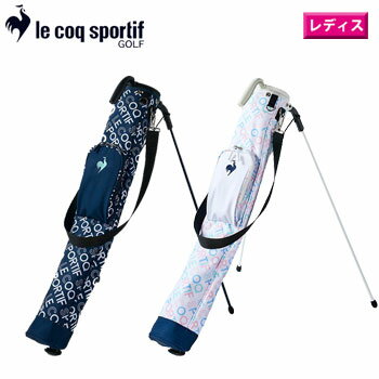 　le coq GOLF アパレルのシーズンデザインと連動したグラフィックをあしらったセルフスタンドクラブケースです。 大胆なロゴプリントと前面の切り替えでキャディバッグとの連動感を高めた印象的なデザインに仕上げました。 ぜひコースでキャディバッグと一緒に使用いただきたいアイテムです。 デザインとカラーでウェアとのコーディネートスタイルを楽しめます。 素材： ポリエステル サイズ： 5-6本用/46インチ対応機能：スタンド/ハンギングフック/フード付き