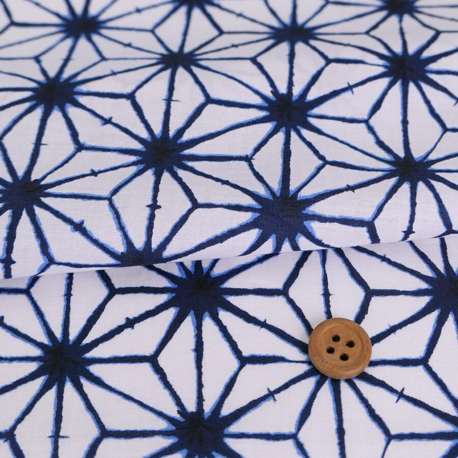 和柄コットン生地 麻の葉絞り風柄 (白に藍) 10cm単位 切り売り