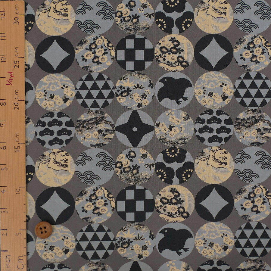 和柄コットン生地 円窓に吉祥模様(灰色) 10cm単位 切り売り