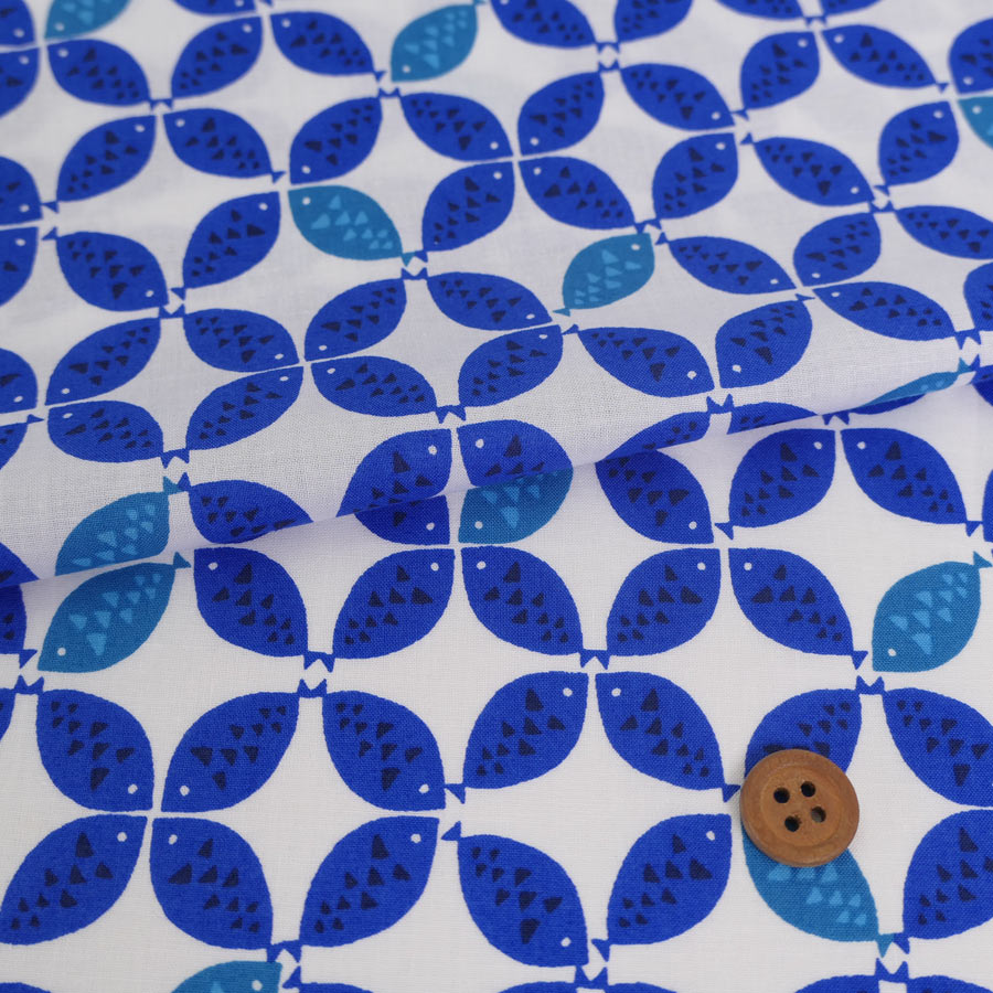 コットン生地 おさかな七宝(白/青) 10cm単位 切り売り