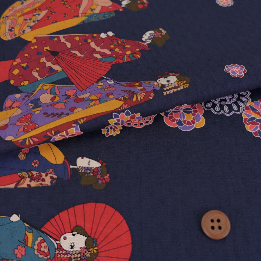 【商品画像について】お使いのモニタや環境により、実物と色が違って見えることがあります。ご了承ください。和風コットン生地・舞妓さんのおでかけ(濃紺)新色が仲間入り♪仕様■綿100% ■約110cm幅 ■厚み約0.23mm商品詳細大人気♪舞妓さ...