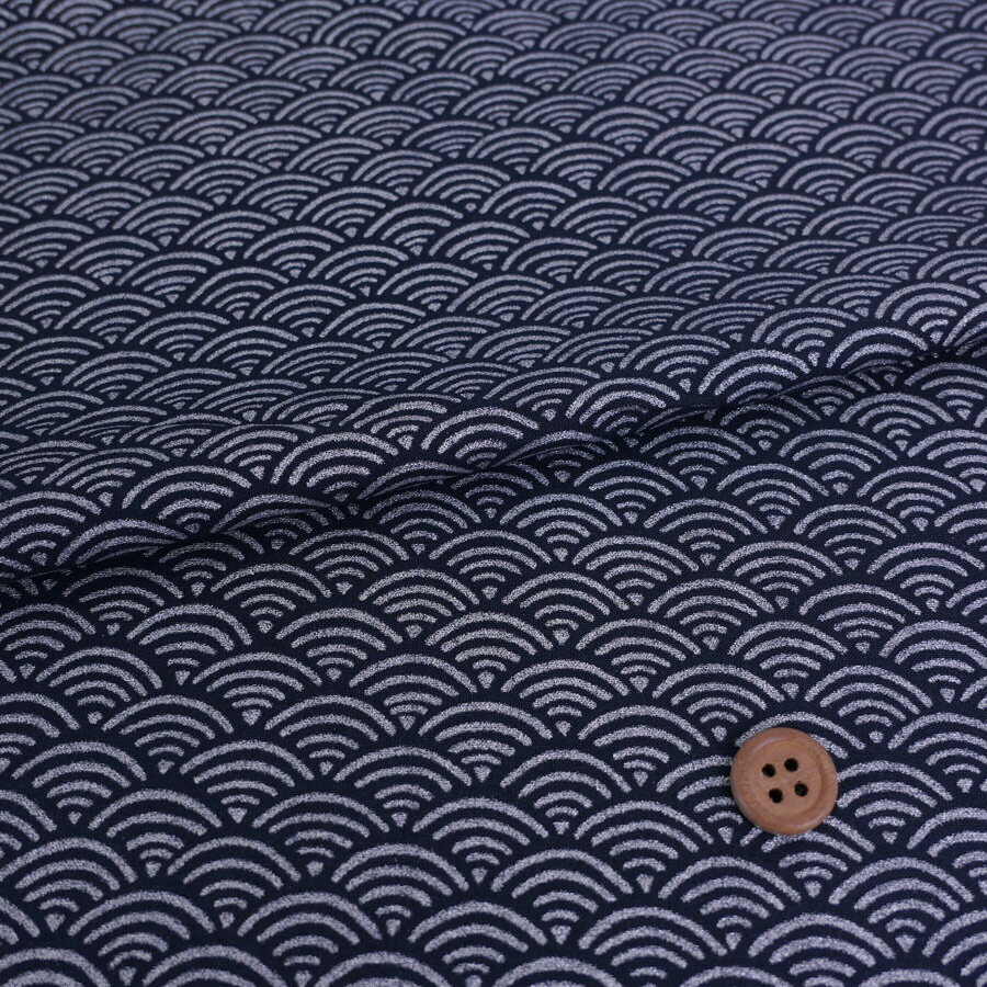 和柄コットン生地 煌めく青海波(銀/濃紺) 10cm単位 切り売り