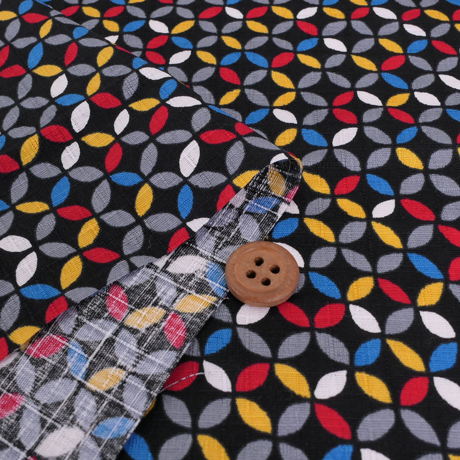 Rakuten - 和柄コットン生地 カラフルな七宝柄(黒) 10cm単位 切り売り