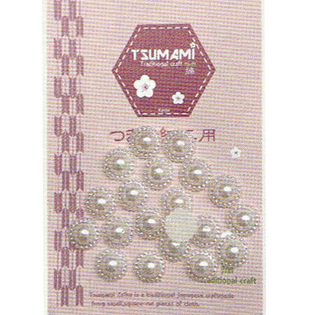 【商品画像について】お使いのモニタや環境により、実物と色が違って見えることがあります。ご了承ください。樹脂パール・Bタイプ 直径8mm・約20個入摘み細工をクラスアップするパーツ仕様■樹脂製 ■約 直径8mm×厚み3.5mm商品詳細つまみ細工に使えるパール調のパーツ。直径8mmの程よいサイズです。半円パールの周囲を小粒のパールが囲う清楚な形状。つまみ細工と組み合わせて上品な仕上がりに。〇1袋約20個入※生産ロットにより色や大きさが多少変わる場合があります。ご了承ください。※小さなパーツのため、誤飲の恐れがあります。十分ご注意ください。◇製造国：中国商用利用可能その他ご注意ネコポス/メール便OK