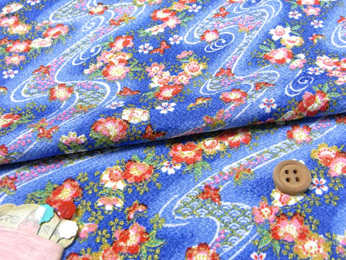 乐天商城 - ちりめん生地・らせん流水に花と蝶(青) 10cm単位 切り売り