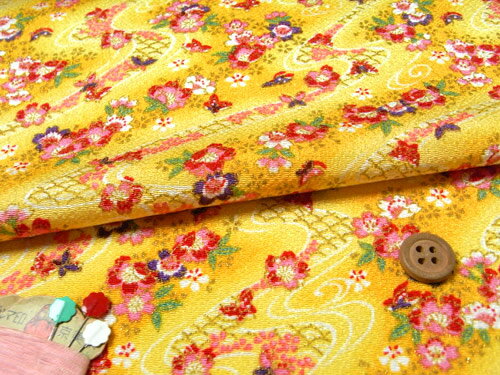 ちりめん生地・らせん流水に花と蝶(黄色) 10cm単位 切り売り