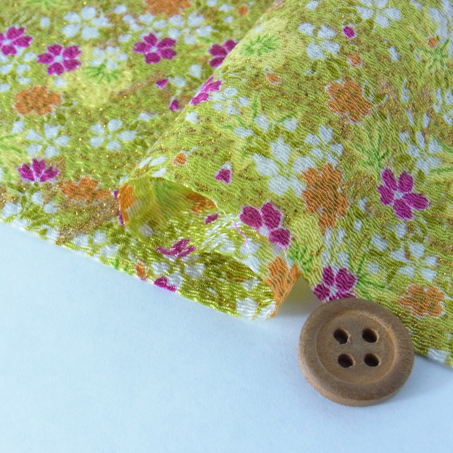 ちりめん生地・春と秋の花景色(黄緑) 10cm単位 切り売り