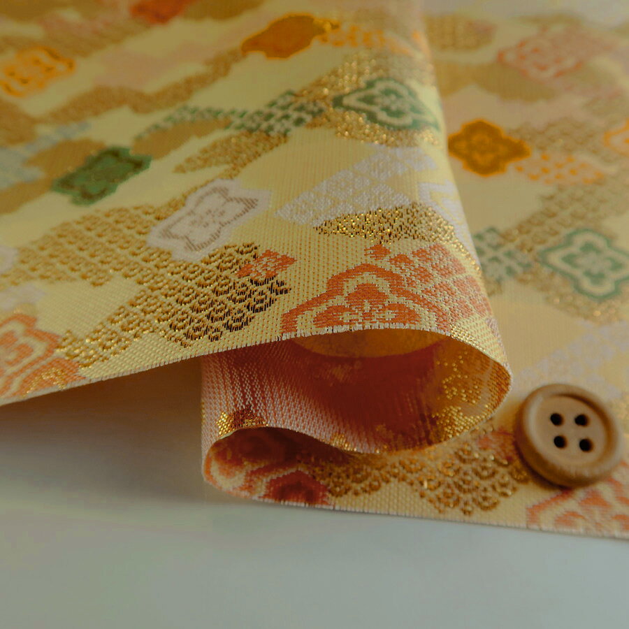 金襴生地(金らん)雲取りに飛び花菱柄(クリーム色) 10cm単位 切り売り【RCP】