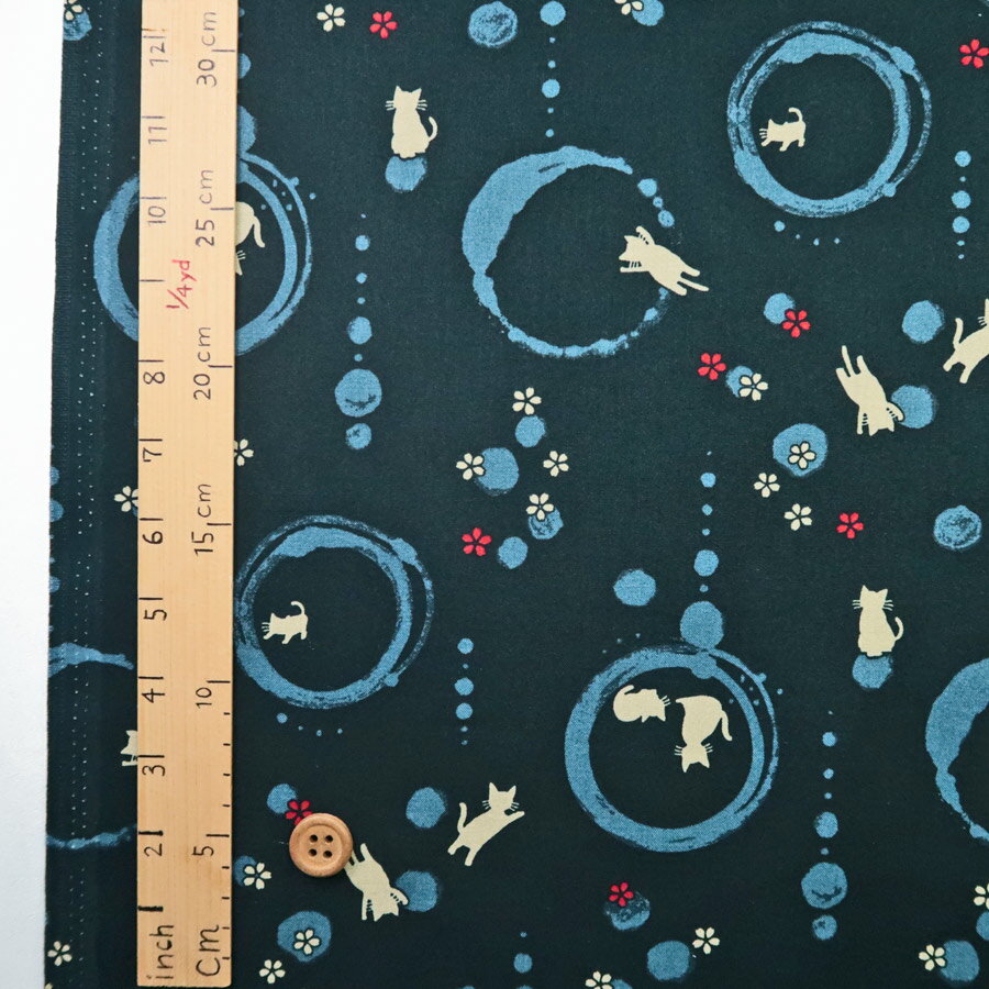 和柄コットン生地 円に猫のシルエット(濃紺)【RCP】