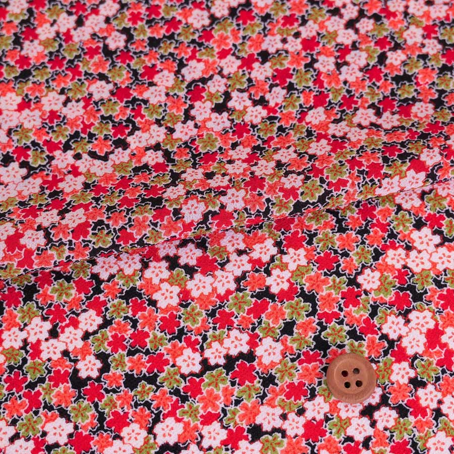 乐天商城 - 一越ちりめん生地 寄り添う小桜(黒) 10cm単位 切り売り
