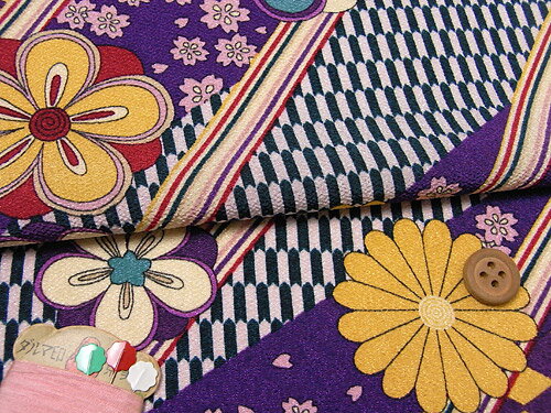 乐天商城 - 在庫限り/手捺染ポリちりめん・斜め市松に花(紫) 10cm単位 切り売り