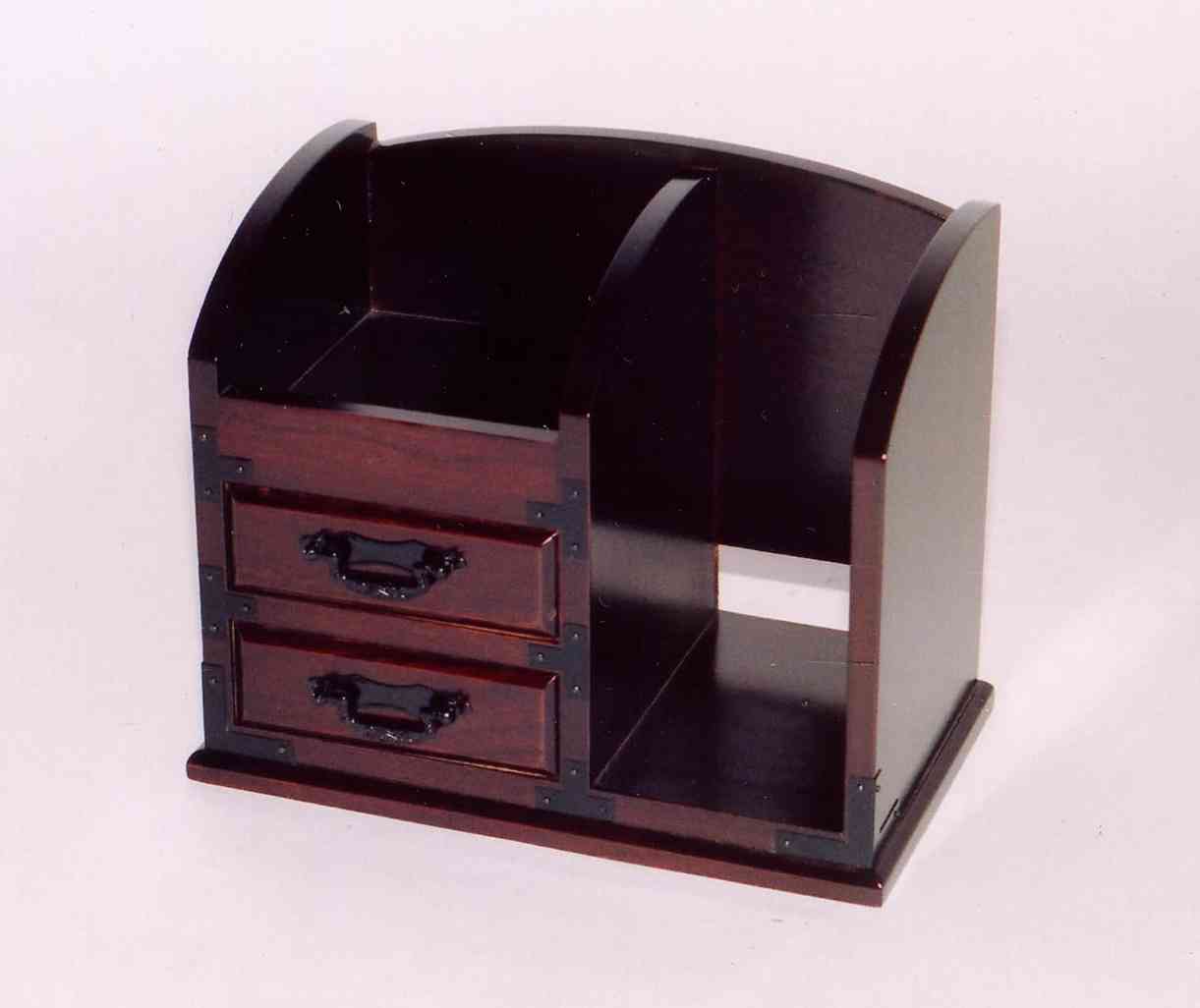 木製で、サイズが約24×14.5×20cmの引き出し付の携帯電話台です。