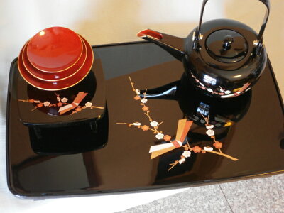 木製 屠蘇器 おとそセット 会津漆器 会津漆器 黒 結び梅 おとそセット 漆塗り 漆塗り うるしぬり 会津塗り お屠蘇セット 銚子 盃 四つ揃 ギフト ぬりもの屋 井出漆器 送料無料 華やぎの席でひときわ映える漆の器 木製 屠蘇器 おとそセット 会津漆器 会津漆器 黒 結び梅 おとそセット 漆塗り 漆塗り うるしぬり 会津塗り お屠蘇セット 銚子 盃 四つ揃 ギフト ぬりもの屋 井出漆器 送料無料 華やぎの席でひときわ映える漆の器