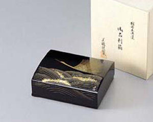 木製 越前漆器 沈金 波に鶴 黒 漆塗り 名刺箱 越前塗り 名刺入れ うるし塗り (大) 木箱入り【ギフト・内祝い・成人内祝い・結婚内祝い・新築祝い・お返し】【...