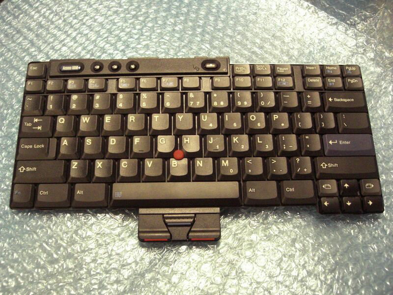 この商品は 中古ThinkPadキーボード英語版 14.1インチ用 R52 R51 R51e R50 R50e T43 T43p T42 T42p T41 T41p T40 T40p対応 FRU:08K5044 ポイント まだまだ現役でお使い方如何でしょうか？ 中古ThinkPadキーボード英語版 14.1インチ用 R52/51/50/T43/43p/42/42p/41/41p/40/40p対応 クリックポストにてお送りいたします。(配送情報で宅配便となっておりますがクリックポストでの発送となります）代引き発送は出来ません。配達日の指定および配達時間の指定は出来ません＜商品＞ThinkPad用になります。R52 R51 R51e R50 R50e T43 T43p T42 T42p T41 T41p T40 T40pに対応FRU:08K5044対応機種にご注意ください。＜状態＞中古パソコンの抜き取り品となります。多少の擦れやテカリがありますが綺麗なほうです。動作環境がありませんのでチェックはしておりません。保証はありません。写真は同一種類の流用となります。＜保証＞ありません。 ショップからのメッセージ 納期について 4