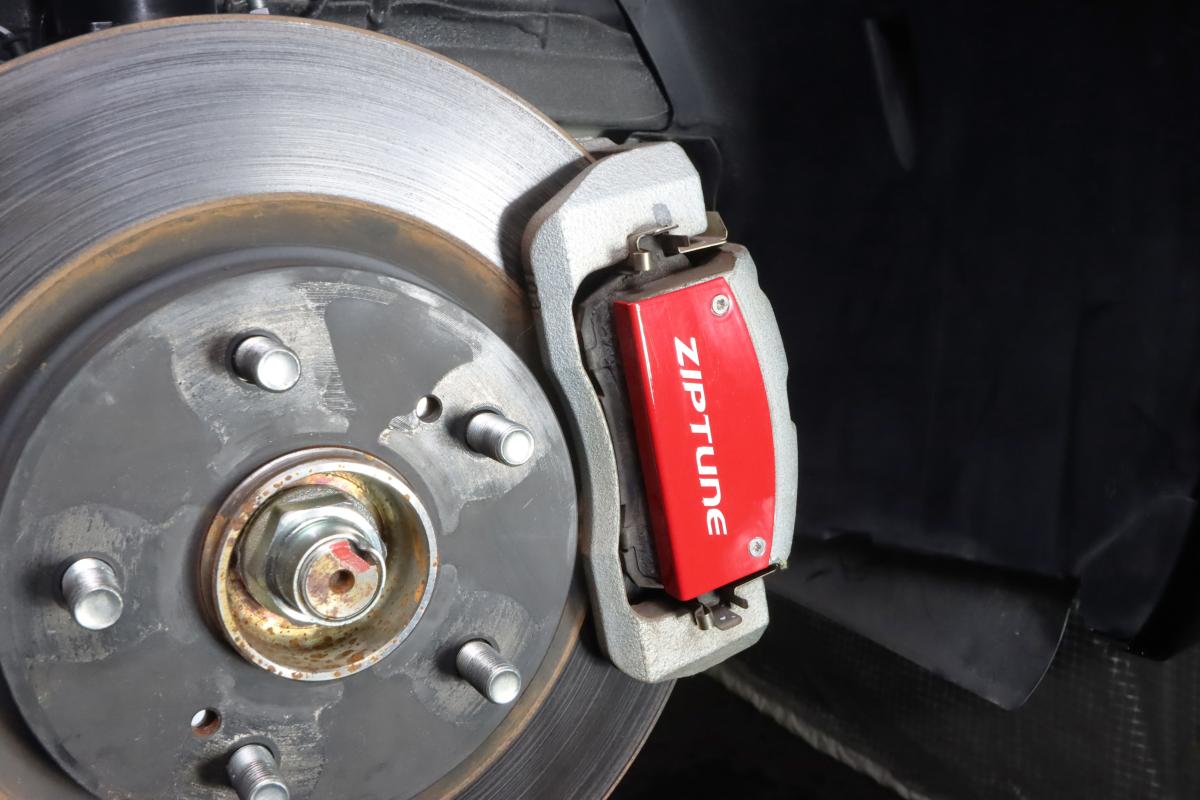 ZIPTUNE スイフトスポーツ スズキ ブレーキキャリパーカバー レッド 赤 車種対応専用設計 防塵 外装 タイヤ飾り ホイル カスタム カーパーツ カーディスク装飾カバー