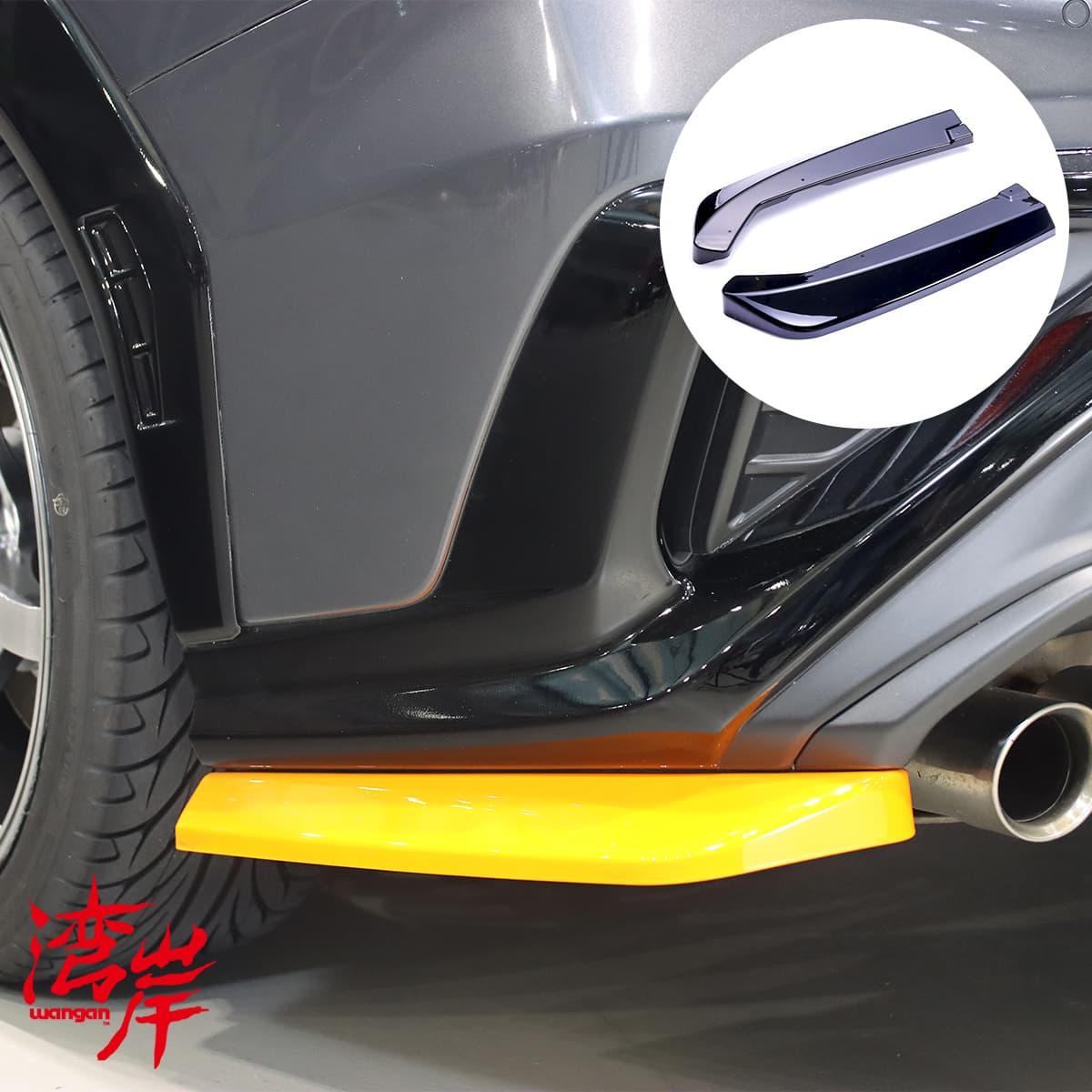 商品詳細商品説明湾岸(WANGAN) リアバンパーコーナー スプリッター for WRX S4/STI (VB型) - リアエンドに鋭いアクセントと空力性能をプラス【製品名】 湾岸(WANGAN) リアバンパーコーナー スプリッター WRX S4/STI VB型 2021年〜 グロスブラック ABSなぜこのスプリッターを選ぶのか？あなたの愛車、スバル WRX S4/STI (VB型) のリアバンパー両サイドに装着することで、リアエンドにシャープなアクセントと機能美を与えるカスタムパーツです。この湾岸(WANGAN) スプリッターは、手軽な装着で高いドレスアップ効果と空力性能を両立させます。 1. リアビューにレーシーな引き締め効果リアバンパーの角に装着されるスプリッターは、WRX S4/STIの持つスポーティなリアビューをさらに攻撃的で引き締まった印象へと高めます。特にローアングルからの見た目は、車高が低く、ワイドに見える効果をもたらし、迫力あるカスタムルックを演出します。まるでサーキットを走る車両のような、本格的な雰囲気を醸し出します。 2. 空気の流れを整える機能性パーツこのコーナー部のパーツは、リアバンパーの側面に沿って流れる空気を整流し、乱流の発生を抑える役割を果たします。これにより、車体後方の空気抵抗を最小限に抑えることに貢献し、微細ながらも走行安定性の向上をサポートします。機能性とデザイン性を両立させた、こだわりのエアロパーツです。 3. 高品質ABS樹脂と光沢のグロスブラック素材には、軽量かつ耐久性の高いABS樹脂を採用。小型パーツながらも高い強度を誇ります。仕上げは、深みのある光沢が魅力のグロスブラック（艶あり黒）です。この美しい光沢が、リアエンドに洗練された高級感を与え、WRX S4/STI のシャープなデザインを際立たせます。取り付けた瞬間から、愛車のカスタムグレードが向上します。 4. 車種専用設計と簡単な取り付けWRX S4/STI (VB型) のリアバンパー形状にぴったりと合うように専用設計されているため、フィッティングは抜群です。取り付けは、強力な両面テープやビス（別途用意が必要な場合があります）による固定が基本となり、DIYでのカスタムにも比較的チャレンジしやすいパーツです。【ご使用上の注意】 * 本製品はABS樹脂製です。取り付け前に必ずバンパー側の装着部分を脱脂・清掃し、両面テープの密着性を高めてください。脱脂不足は剥がれの原因となります。 * 装着の際は、必ず仮合わせを行い、位置を確認してから本装着を行ってください。一度貼り付けると剥がす際に製品を破損させる可能性があります。 * 高速走行時の脱落を防ぐため、両面テープだけでなく、必要に応じてビスなどでの固定も行ってください。確実な取り付けは専門業者に依頼することを推奨します。 * 地上高に注意し、縁石や段差などで製品を擦らないように走行してください。このリアバンパーコーナー スプリッターで、WRX S4/STI のリアビューに最後の「一押し」となる鋭さと迫力を加えてください。管理番号WGNH0015メーカー湾岸(ワンガン)商品名リアバンパーコーナー スプリッター適合車種WRX S4ラインナップ型式VBH年式2021年〜 ※2025年12月時点グレード-表面仕上げグロスブラック ※画像は一部カーボン調がございますが、イメージ画像となります。構造・素材ABSセット内容左右セット重量0.5kgサイズ全長：約52cm / 幅：約11.5cm