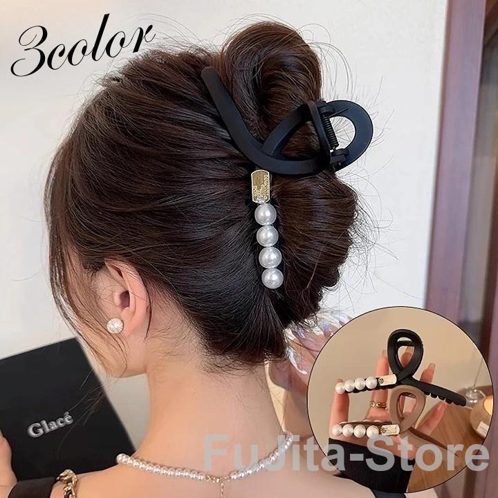 4連フェイクパールがお洒落?レディース用のヘアクリップです。【サイズについて】画像をご参照ください。【カラーについて】生産ロットにより柄の出方や色の濃淡が異なる場合がございます。お使いのモニターや撮影時の光の加減などにより画像と実際の商品のカラーが異なる場合もございます。予告なしにカラーやデザインなどの変更がある場合もございます。