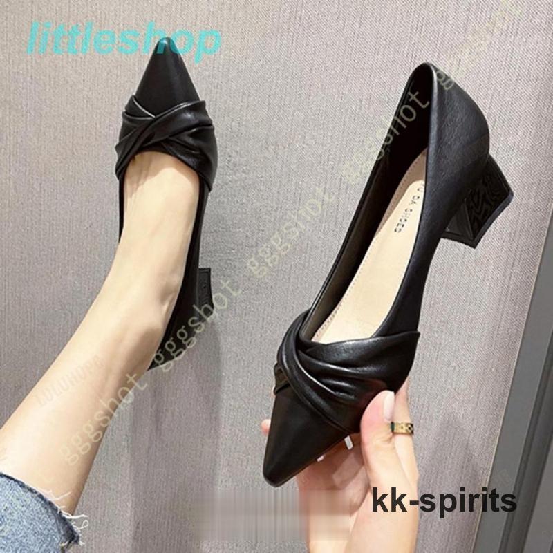 ☆キーワード パンプス 本革 レディース 痛くない 7cm 黒 ブラック 幅広 甲高 柔らかい 脱げない ハイヒール 走れる レディース 太ヒール チャンキーヒール スクエアトゥ 甲浅 歩きやすい 履きやすい 疲れない 滑りにくい 低反発 通気性 衝撃吸収 キラキラ エナメル調 スエード調 スムース調 美脚 結婚式 冠婚葬祭 通勤 かわいい 水玉 レース おしゃれ オフィス 大きいサイズ 小さいサイズ 脱げない OL 事務 就活 面接 二次会 旅行 リクルート 就活 ピンク レオパード グリーン ネイビー ホワイト ベージュ 春 夏 秋 冬 白 赤 灰 紺 パイソン柄 ヒョウ柄 蛇柄 へび柄 21.5cm 22cm 22.5cm 23cm 23.5cm 24cm 24.5cm 25cm 25.5cm 26cm 26.5cm 【特徴】☆ ヒールの高さ：約5cm※【注意】◆商品写真はできる限り実物の色に近づけるよう徹底しておりますが、 お使いのモニター設定、お部屋の照明等により実際の商品と色味が異なる場合がございます。◆足が大きく方、ワンサイズ大きな靴を考えてください。