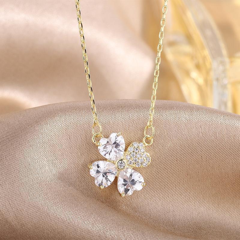 ニャンワークショップのネックレス アクセサリー レディース 女性 婦人 ペンダント 首飾り クローバー 四つ葉 華奢 シンプル かわいい おしゃれ プレゼント ギフト｜アングル3