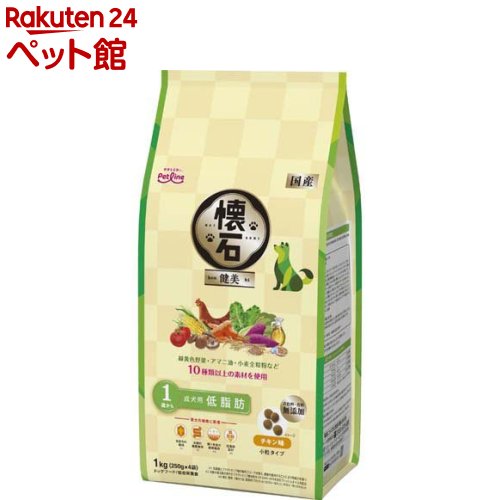 お店TOP＞犬用品＞ドッグフード(ドライフード)＞成犬用ドッグフード＞その他ブランド＞懐石 健美 低脂肪 1歳から (1kg)【懐石 健美 低脂肪 1歳からの商品詳細】●オメガ3脂肪酸が豊富なアマニ油、食物繊維が豊富な小麦全粒粉など、9〜10種類以上のこだわり素材をひと粒にギュッと閉じ込めました。●乳酸菌とフラクトオリゴ糖が腸内フローラを整え、健康を維持することにより免疫力を保つ。●毛並の健康維持のために、DHA・EPAを含むフィッシュオイルを配合。●お腹の健康維持のために、お腹の善玉菌を増やすフラクトオリゴ糖配合。●肥満傾向の愛犬に配慮し、脂質約10％カット。 「懐石 健美 1歳から」比(カロリー当たり)●使いやすいアルミ蒸着の小分けパック。●国産品。着色料・香料無添加。●小粒タイプ。【懐石 健美 低脂肪 1歳からの原材料】穀類(小麦粉、コーングルテンフィード、小麦ふすま、コーングルテンミール、とうもろこし、小麦全粒粉)、肉類(チキンミール、ミートミール、チキンレバーパウダー)、豆類(おから、脱脂大豆)、油脂類(動物性油脂、フィッシュオイル：DHA・EPA源 、アマニ油)、ビートパルプ、糖類(フラクトオリゴ糖)、野菜類 (にんじんパウダー、ケールパウダー、トマトパウダー、小松菜パウダー)、いも類(紫芋パウダー)、きのこ類(しいたけエキスパウダー)、乳酸菌、セレン酵母、ビタミン類(A、D3、E、K3、B1、B2、パントテン酸、ナイアシン、B6、葉酸、ビオチン、B12、コリン)、ミネラル類(カルシウム、リン、ナトリウム、塩素、鉄、コバルト、銅、マンガン、亜鉛アミノ酸複合体、亜鉛、ヨウ素)、アミノ酸類(メチオニン)、甘味料(キシロース)、酸化防止剤(ローズマリー抽出物、ミックストコフェロール)、調味料【栄養成分】たんぱく質：21.5％以上、脂質：7.5％以上、粗繊維：7.5％以下、灰分：10.0％以下、水分：10.0％以下、カルシウム：1.0％(標準値)、リン：0.7％(標準値)、ナトリウム：0.5％(標準値)、DHA+EPA：1600mg(標準値)、代謝エネルギー：約300kcal／100g【規格概要】・総合栄養食。・代謝エネルギー：約300kcal／100g。・国産品。・着色料・香料無添加。・小粒。・免疫力の維持。・お腹の健康維持。・輝く毛並みの健康維持。・低脂肪設計。・小分けパック。【保存方法】・直射日光、湿気の多い所を避け、涼しい場所で虫等が入らないよう密封してください。・開封後はお早めにお使いください。・乳幼児の手の届かない所に保管してください。【注意事項】・この製品は治療を目的とした療法食ではありません。・この製品は犬専用です。他の動物には与えないでください。・天然の原材料を使用していますので、粒の色調に差異がある場合があります。また一粒ずつ犬の大好きな天然エキスをコーティングしていますので、粒の表面に多少色ムラができることがありますが、品質上問題はありません。・消化をよくするために膨化加工をしていますので、粒の表面に穴があいたり、形状や大きさにバラツキが生じることがありますが、品質上問題はありません。安心してご使用ください。【ブランド】懐石【発売元、製造元、輸入元又は販売元】ペットラインリニューアルに伴い、パッケージ・内容等予告なく変更する場合がございます。予めご了承ください。ペットライン507-0062　岐阜県多治見市大針町657-10120-572-285広告文責：楽天グループ株式会社電話：050-5306-1825[犬用品/ブランド：懐石/]