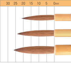 コリンスキーセーブルを主材とした最高級丸ゴシック筆です。しなやかな弾力は、ゴシック、明朝レタリング等に最適で、多くのプロに愛用されています。●コリンスキーセーブル毛中（軸幅5.2mm）1本のお値段になります。■こちらの商品はお取り寄せ商品の為、通常よりお届けにお時間をいただいております。※「3日〜5日」「一週間以内お届け」と表示された商品でも、メーカー・輸入元等で品切れ、仕様変更また廃番となっている場合がございますので予めご了承ください。■ご注文にお取り寄せ商品を含む場合は、全ての商品が揃い次第の発送となります。※表示の日数、または1週間以内でご用意が出来ない場合はメールにてご案内致します。お急ぎの方は納期をお気軽にお問い合せ下さい。