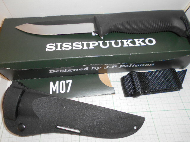 PELTONEN ナイフ M07　炭素鋼 ノルウェー製 (E-554)箱は傷んでいます