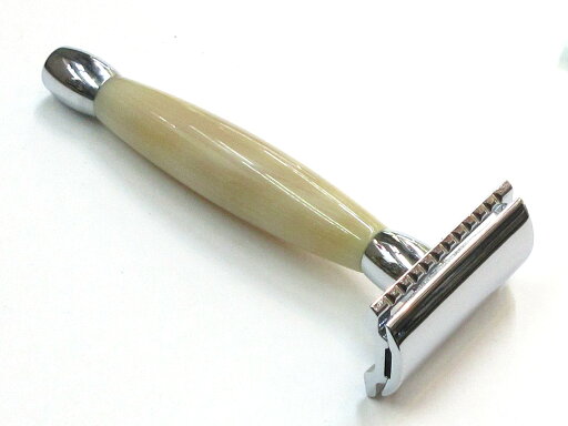 メルクール 9027001 水牛角ハンドル ハニーホーン 髭剃り 105mmサイズ (MR-05) 両刃 剃刀ホルダー ドイツ製(ゾーリンゲン) 替刃1枚付 ひげそり かみそり MERKUR メルクール 9027001 水牛角ハンドル ハニーホーン 髭剃り 105mmサイズ (MR-05) 両刃 剃刀ホルダー ドイツ製(ゾーリンゲン) 替刃1枚付 ひげそり かみそり MERKUR