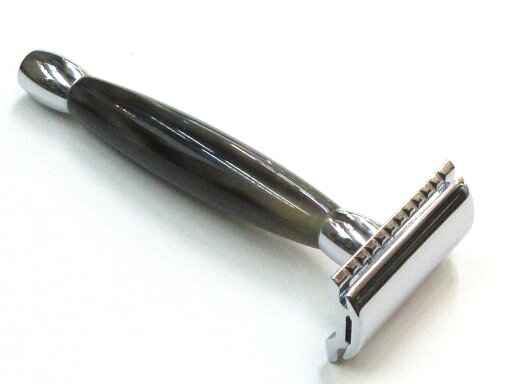 メルクール 9027001 水牛角ハンドル 黒水牛 髭剃り 105mmサイズ (MR-06) 両刃 剃刀ホルダー ドイツ製(ゾーリンゲン) 替刃1枚付 ひげそり かみそり MERKUR メルクール 9027001 水牛角ハンドル 黒水牛 髭剃り 105mmサイズ (MR-06) 両刃 剃刀ホルダー ドイツ製(ゾーリンゲン) 替刃1枚付 ひげそり かみそり MERKUR