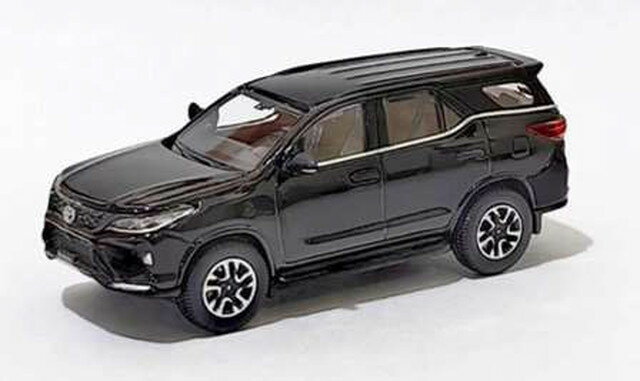 PARA64 1/64 トヨタ フォーチュナー アティチュード ブラック 右ハンドル 完成品ダイキャストミニカー PB65723