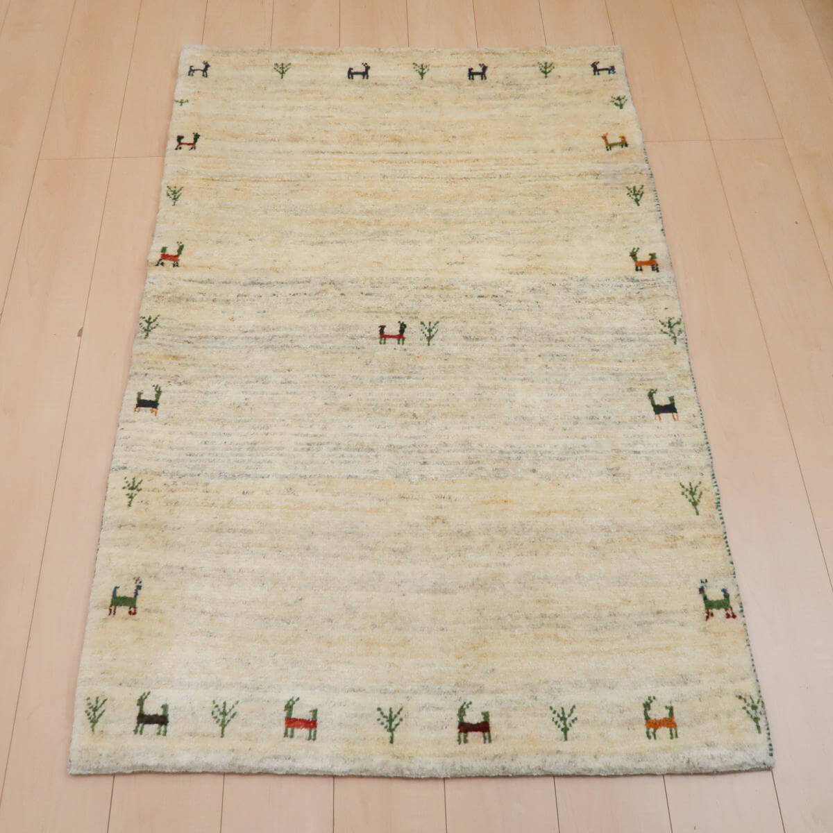 Character Pattern - ギャッベ イラン製 リビングサイズ 147×97cm 手織り 天然 ウール100% 長方形 草木染 おしゃれ かわいい モダン ナチュラル 北欧 ラグ 絨毯 マット ラグマット ギャベ 床暖房対応 ホットカーペット対応 （BM-11667）