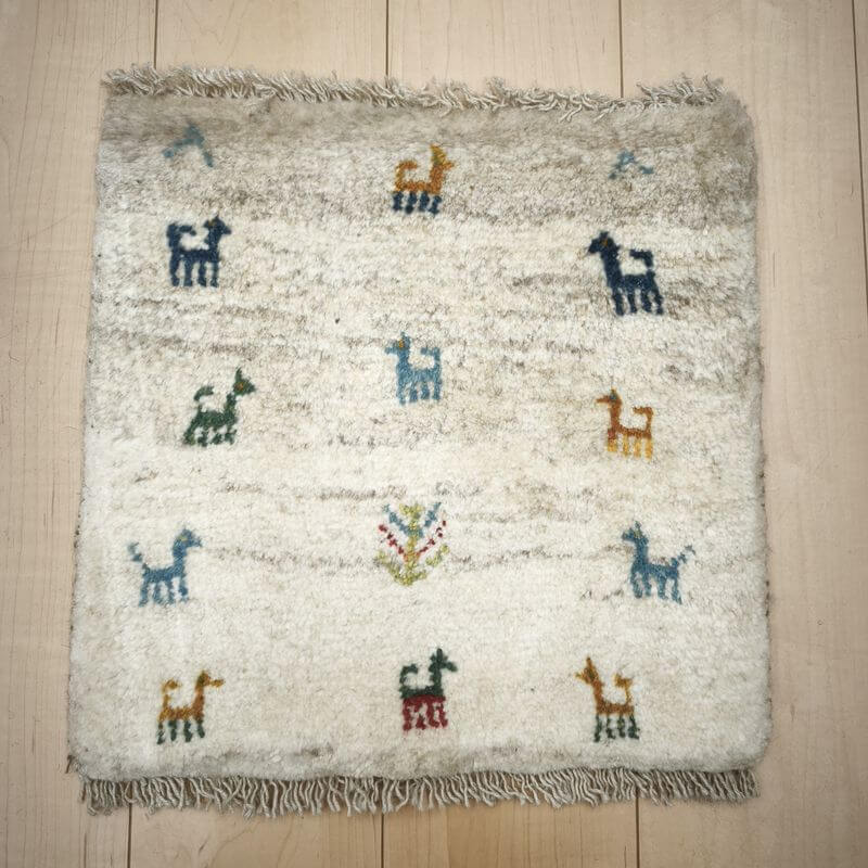 Rakuten - ギャッベ イラン製 リビングサイズ 42×42cm 手織り 天然 ウール100% 長方形 草木染 おしゃれ かわいい モダン ナチュラル 北欧 ラグ 絨毯 マット ラグマット カーペット ギャベ 床暖房対応 ホットカーペット対応 （BP-12988）