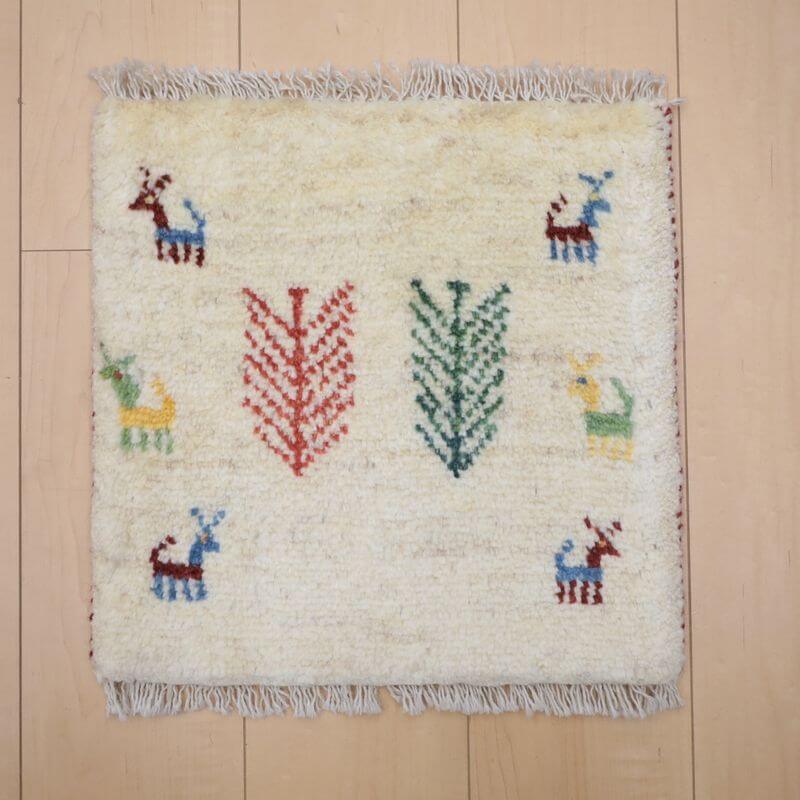 Rakuten - ギャッベ イラン製 リビングサイズ 40×40cm 手織り 天然 ウール100% 長方形 草木染 おしゃれ かわいい モダン ナチュラル 北欧 ラグ 絨毯 マット ラグマット カーペット ギャベ 床暖房対応 ホットカーペット対応 （BP-12999）